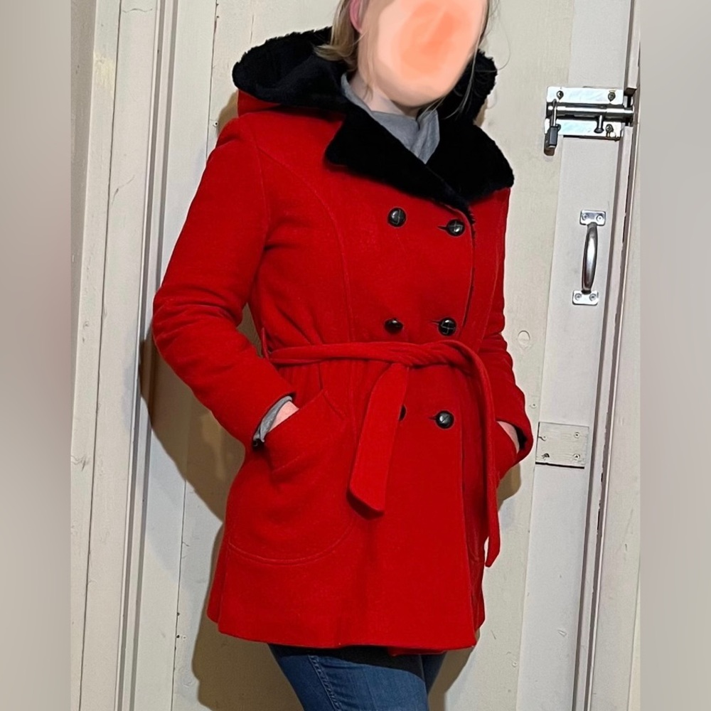 VINTAGE 1970s RED WOOL HOODED COAT.